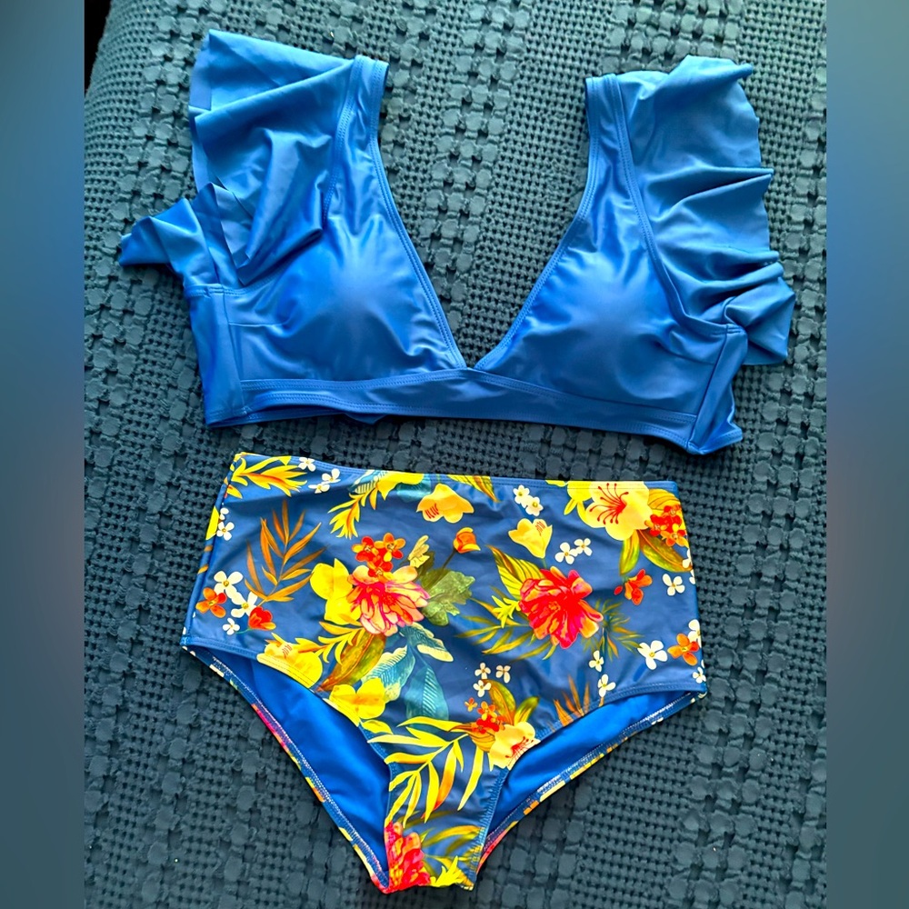 Two piece bikini size XL NWOT solid top printed bottom. High waisted